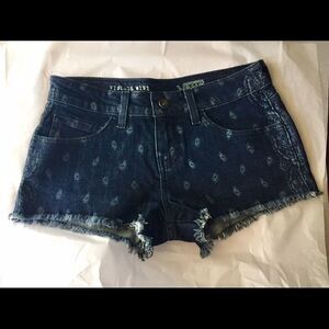 Cute Vans shorts size 1